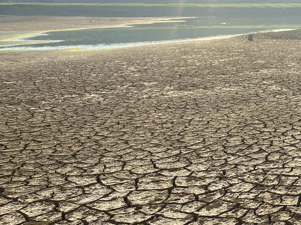 redução dos níveis de lagos e rios evidenciam mudanças climáticas